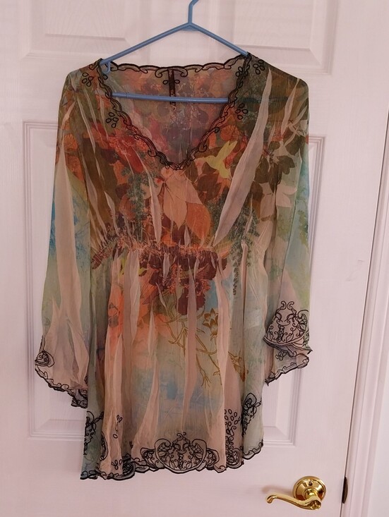 Tops - Sheer Floral V-Neck Women’s Top in Multicolor